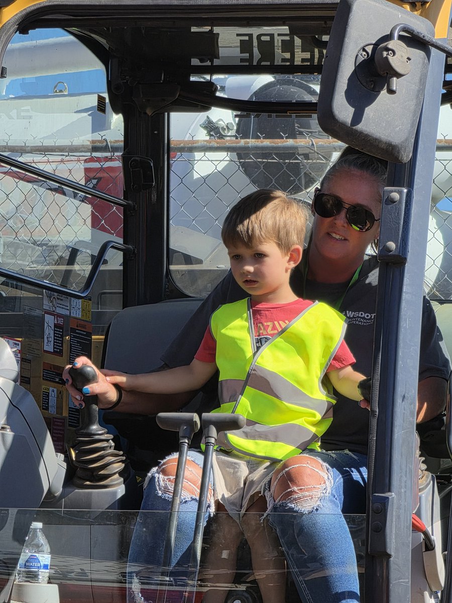 FightingK9's tweet photo. Had an amazing time at Dozer Day. Thank you @VetTix and the sponsor that gave us the tickets! https://t.co/uiWdRYGNqr
