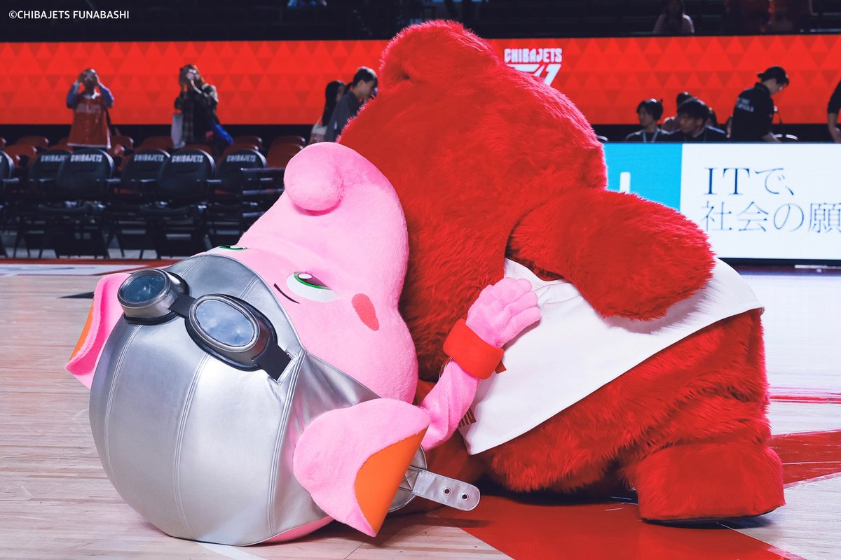 Jumbokun_GOJETS's tweet photo. びっくりした。ルークからアツいチューされてるのかとおもっちゃった。 https://t.co/jCY7SQ5RzW