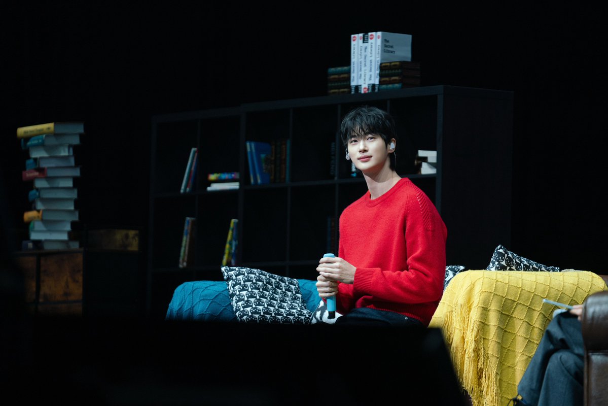 VARO_ent's tweet photo. [📷] 

2026 ByeonWooSeok Asia Fanmeeting Tour
<The Secret Library> in Singapore
Behind Photo 📸

🔗🐶 https://t.co/P3hCku72zX

#변우석 #ByeonWooSeok
#TheSecretLibrary_in_Singapore
#바로엔터테인먼트 #VAROentertainment https://t.co/HR5WEmqm9y
