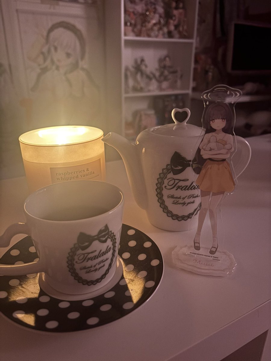 ryonaww's tweet photo. yay🫖 tea and homework time https://t.co/8BpyDqS5w6