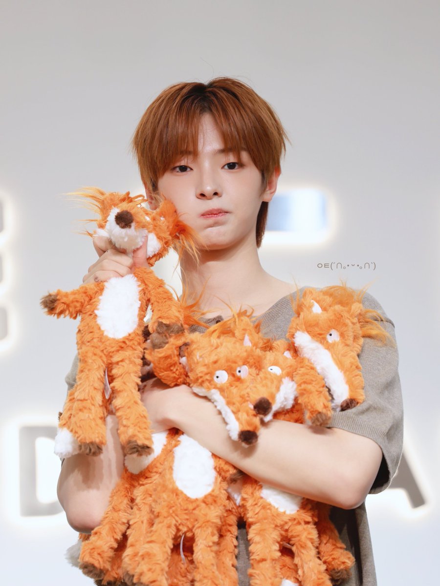 puppyyyy07's tweet photo. 261003 🦊🦊🦊🦊🦊🦊🦊

🐶 "이상한 여우..."

#플레어유 #FLAREU #KANGWOOJIN #강우진 https://t.co/RXh6pgfe17