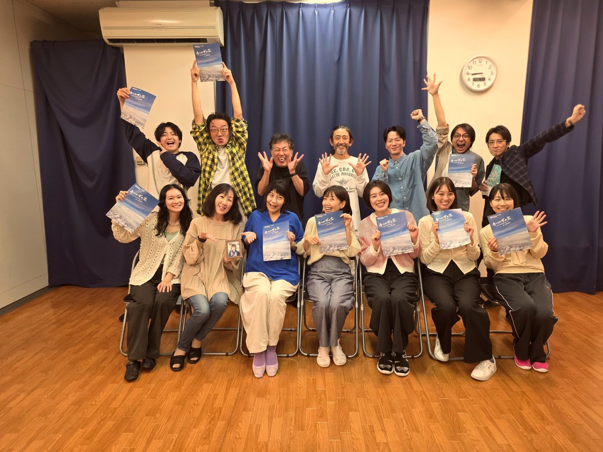 waku_1996's tweet photo. WAKUプロデュースvol.29
TARAKO作品集
『手つかずの空～Little Wing～』
今年も有難い稽古場をお借りして顔合わせ♪
全員は揃わずでしたが、TARAKOの縁で繋がった素敵な方ばかりの空間はいつもと変わらぬWAKUがありました🍀
TARAKOの作品を演じられる喜びを感じWAKUスタートです！！
#手つかずのWAKU https://t.co/fyCftLKIST