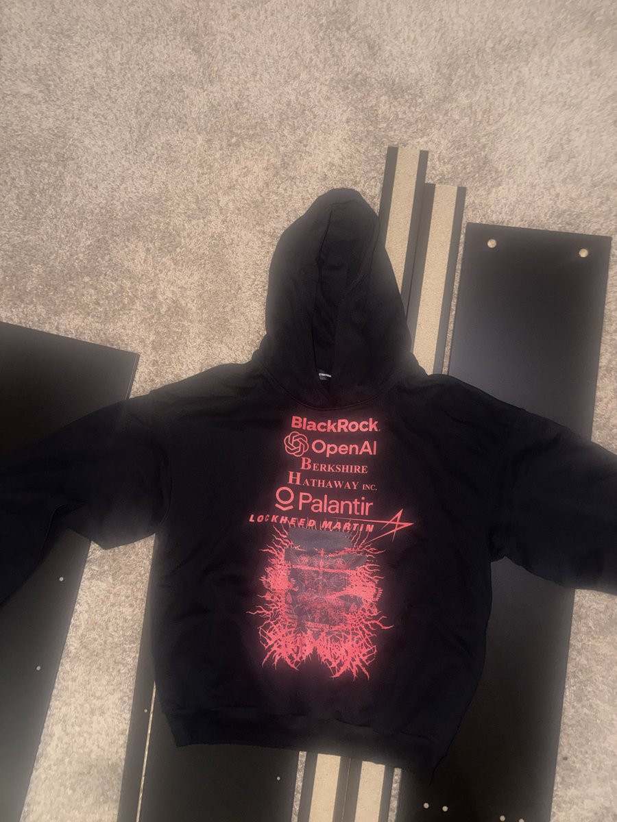miyastris's tweet photo. I got a new hoodie today https://t.co/DNfzqW97X0