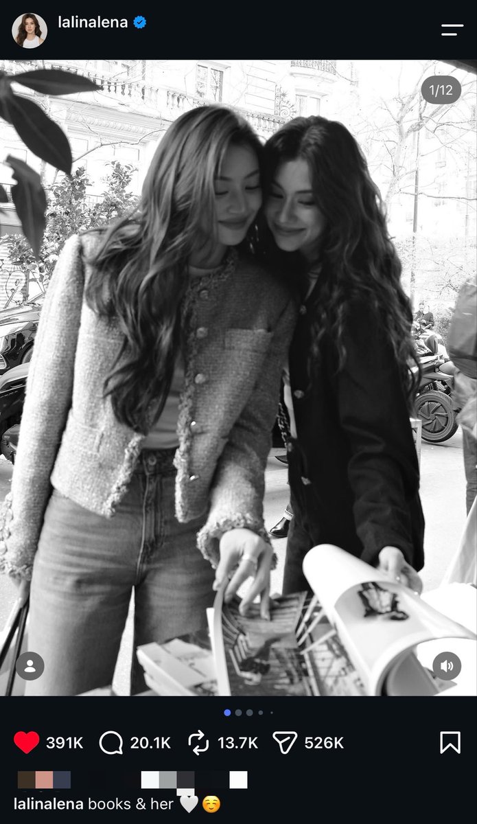 kaitommootun's tweet photo. 🦋: art, lunch, you. ♥️
🦋: books &amp; her 🤍☺️
🦋: still in love ☺️☕️

lalina, you’re such a love sick girl 🩵

#CHANELSS27xLenaMiu
#LalinaLena @lena__lorena 
#MiuNatsha @miunatshaa 
#CHANELSpringSummer 
#CHANEL #PFW @CHANEL https://t.co/Dnyqrr6ptE