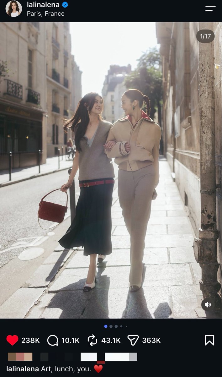 kaitommootun's tweet photo. 🦋: art, lunch, you. ♥️
🦋: books &amp; her 🤍☺️
🦋: still in love ☺️☕️

lalina, you’re such a love sick girl 🩵

#CHANELSS27xLenaMiu
#LalinaLena @lena__lorena 
#MiuNatsha @miunatshaa 
#CHANELSpringSummer 
#CHANEL #PFW @CHANEL https://t.co/Dnyqrr6ptE