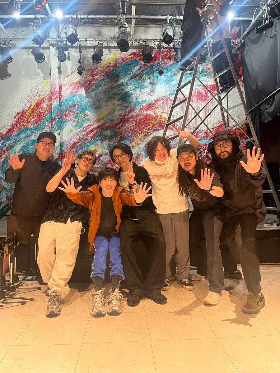 yamagiuranino's tweet photo. 昨日はウラニーノ25周年ツアー大阪！たくさんご来場いただきありがとうございました！LOVE LOVE LOVEと私の思い出とウラニーノ。三者三様でいいイベントになりました！久しぶりのファンダンゴが相変わらずファンダンゴで私は嬉しかった！またやらせてください！

全員集合じゃなくてすみません、いたメンバーで撮りました！再会を楽しみに！