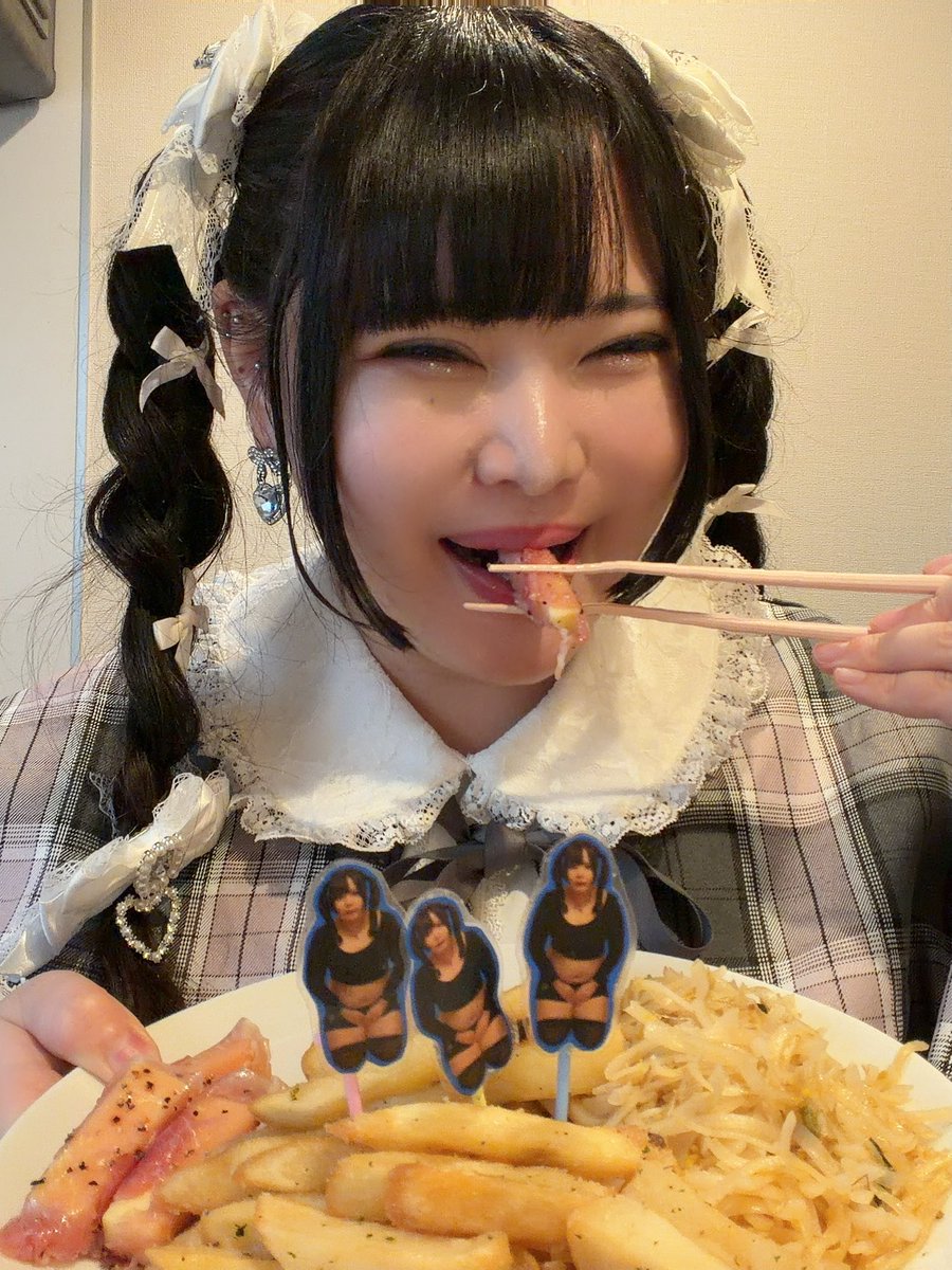 shion0_25mg's tweet photo. おはよう小娘・小僧
昨日は楽しかったわね♡
今日のお昼はロフトプラスワン様のご飯よ～！！ https://t.co/0XtCm03lh4