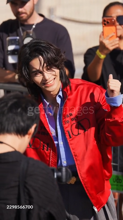 gnapapmikk's tweet photo. ปารีสเข้าฤดูร้อนเลย ตั้งแต่มีคนฮอตอย่างพี่เจฟอยู่

JEFFSATUR X VALENTINO PFW SS27

@maisonvalentino
#ValentinoAntibiblioteca 
#JeffSatur @jeffsatur https://t.co/qzrKzREhbo