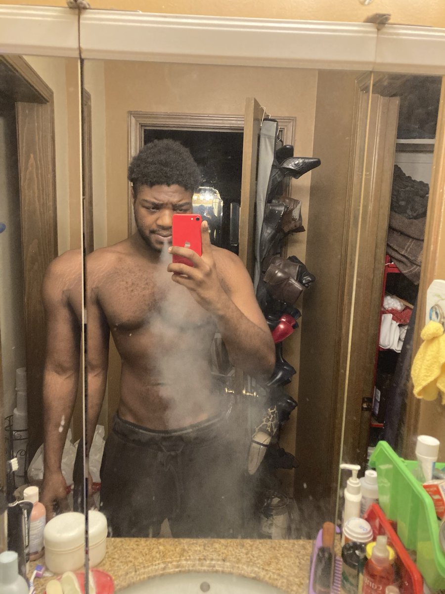 HKKShade's tweet photo. Come smoke and cuddle with me 💦😘 https://t.co/RTC1eBHRtp