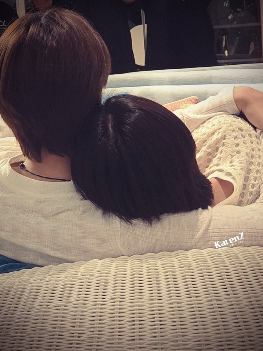 Toonshim's tweet photo. เดี๋ยวนั่งตัก เดี๋ยวนอนกอด เอาอะไรไม่แฟนล่ะ 🫠 มองจากนอกโลกยังต้องตะโกนว่าแฟนนน กรี๊ดดด

#TleFirstone #เติ้ลเฟิร์สวัน https://t.co/XsRjf4Nm8L