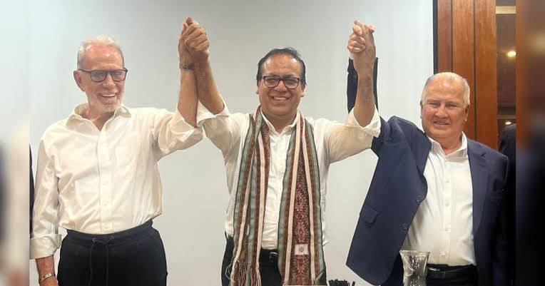 ChacoteraPeru's tweet photo. ¡FRACASO TOTAL!

Los candidatos municipales de Belmont, Sánchez y Nieto en Lima no sumaron juntos ni el 3%. Hasta a los pescaditos 🐟 les fue mejor

Y así estos miserables se oponen a dar facultades al gobierno para combatir la delincuencia

¡VERGONZOSO!

#FlashElectoral https://t.co/NCTIwuYzcw