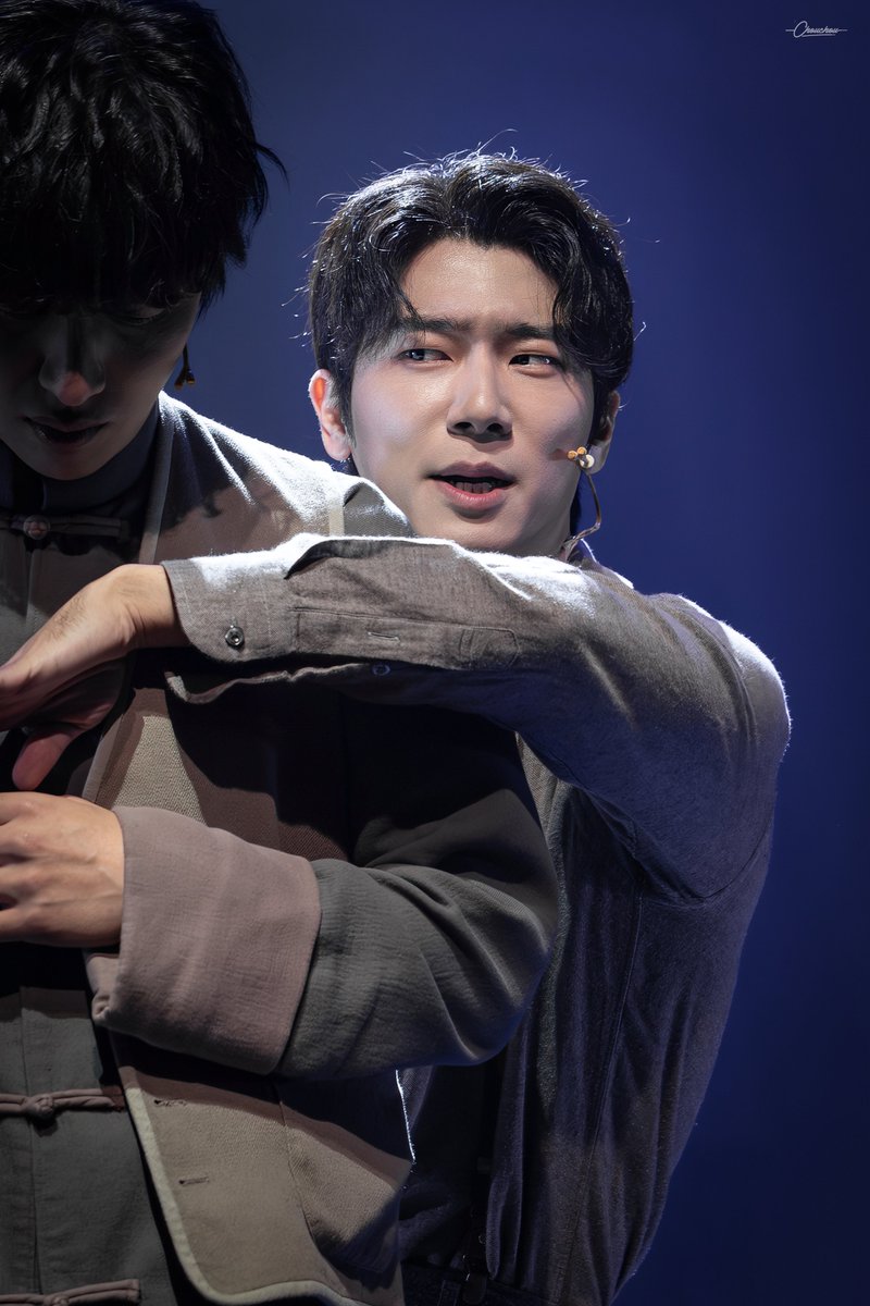 Chouchou_PICs's tweet photo. 261004 아나키스트 스페셜 커튼콜
<환상의 짝꿍> 

덕형 役 | #이진혁 https://t.co/npP1TZC1q7