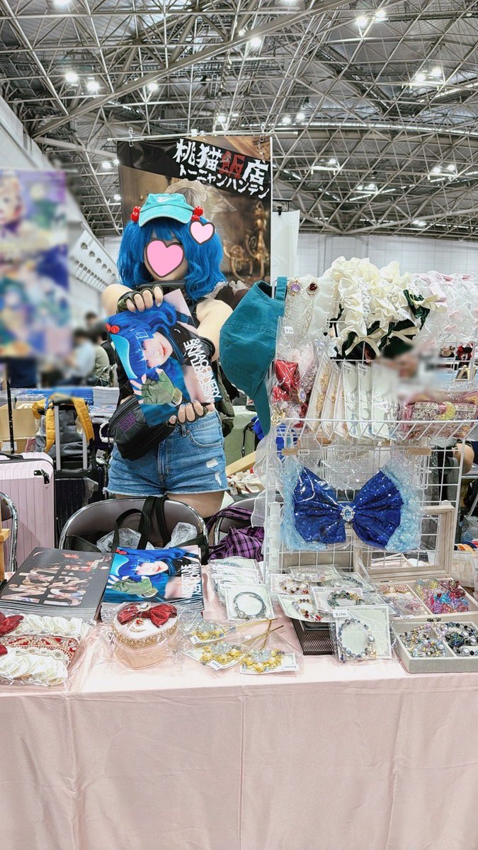 knts_0v0's tweet photo. 秋例、おちかれさまでございましたっ
たくさんの方とお話しできてめちゃくちゃ楽しかったです〜‼️人、優しい‼️

差し入れもたくさんありがとうございます❤️😭めちゃ食べてしまいました‼️ごちそうさまでした！
パックやおめめあったかマスクなども大切使わせて頂きます✨
ありがとうございましたっ！ https://t.co/SRu58kDWiG