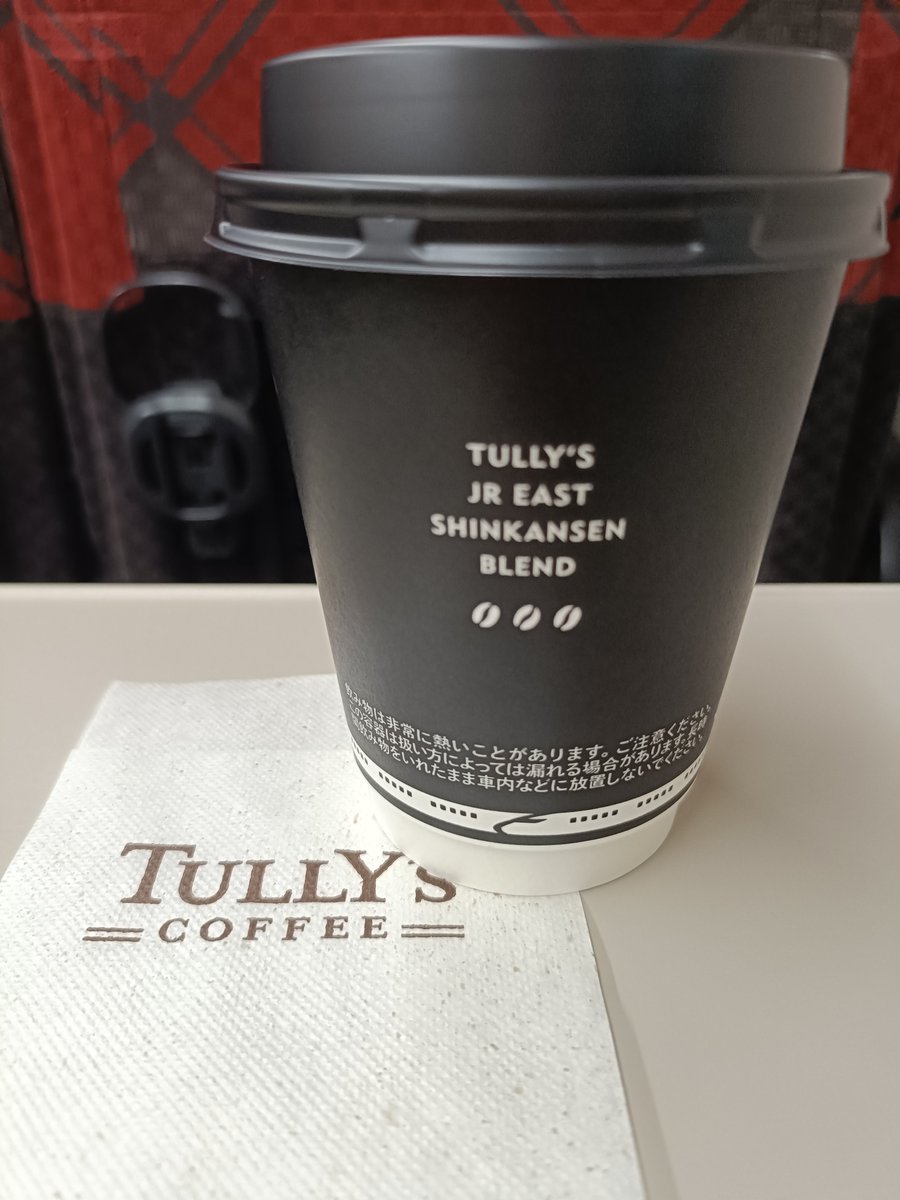 yuki_lao's tweet photo. 新潟、庄内へ
車販のコーヒーカップ、さりげなく🚅の柄入っててかわいい https://t.co/rqoE12kDlW