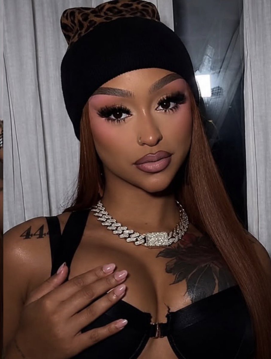 permar1320's tweet photo. Hermosa toda una Barbie 🦂.                    #elmanucomio https://t.co/ylhtALQQMJ