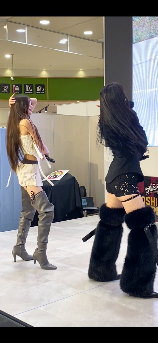 Unoelkuni's tweet photo. 白猫と黒猫🤍🖤
#CIRRA #CIRRAMEETYOU
#原田都愛　#HINATA https://t.co/PB6KKmSR7Y