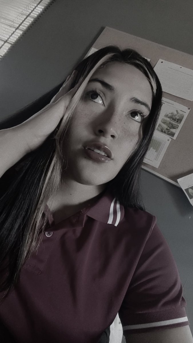 Alen0035's tweet photo. No sé si te conocí de verdad… o si simplemente fuiste la historia que mi mente decidió creer🎀🌌 https://t.co/Qv2G67wNlf
