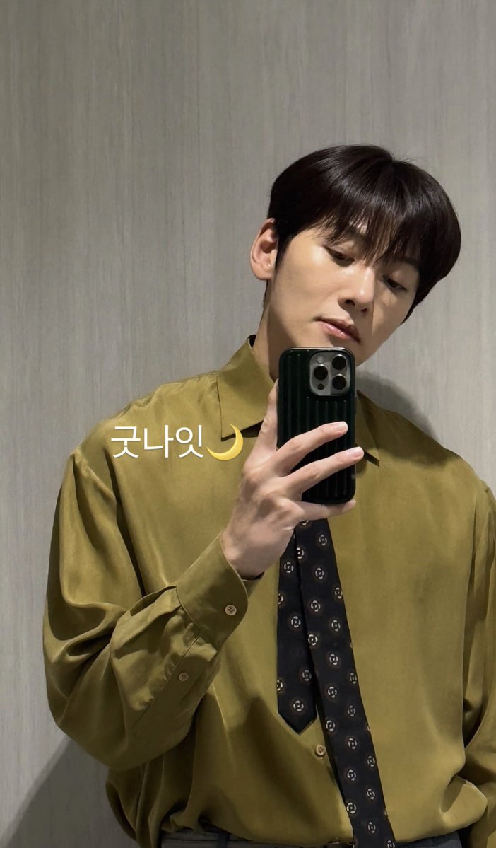 dearzzangwook's tweet photo. 지창욱 요즘 살 많이 빠짐..상태인데
어깨는 대문짝 상태인거 넘 좋음🫪.. https://t.co/Qa39QyHnbZ