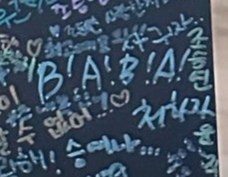 kunya_dnwm's tweet photo. 이담 페벌때는 가사를 전광판에 꼭 띄우기로 해요.. https://t.co/Di9yT6no0H