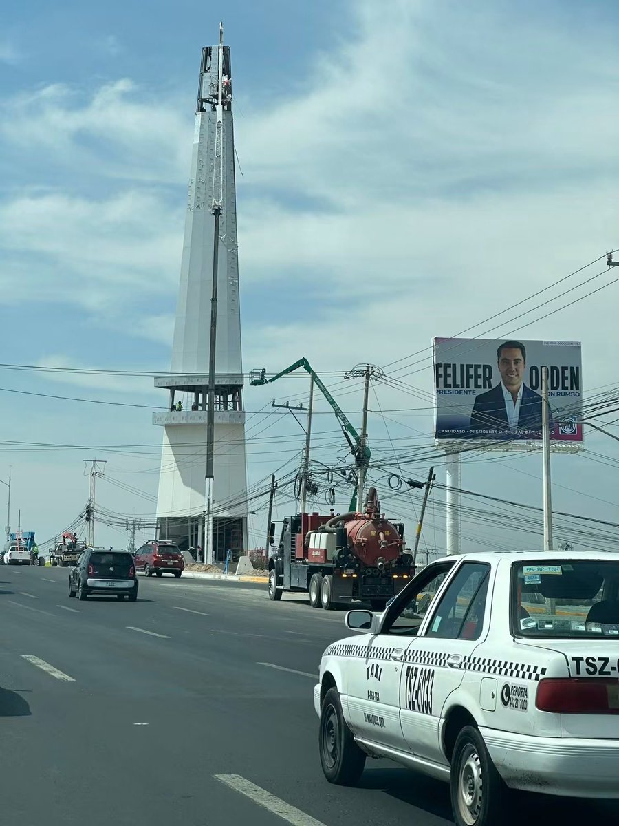 hectorvr9's tweet photo. Ya se estan viendo esos 10 millones de Dólares en el estado. El hamponazo @makugo los esta aplicando uno para sus cuentas, otro para la campaña del #TapaderaNava, uno para sus casas en Texas, otro para la campaña del #CartelInmobiliariodelPAN y sus tranzas #YaSeVan https://t.co/IzqUcsIq2j