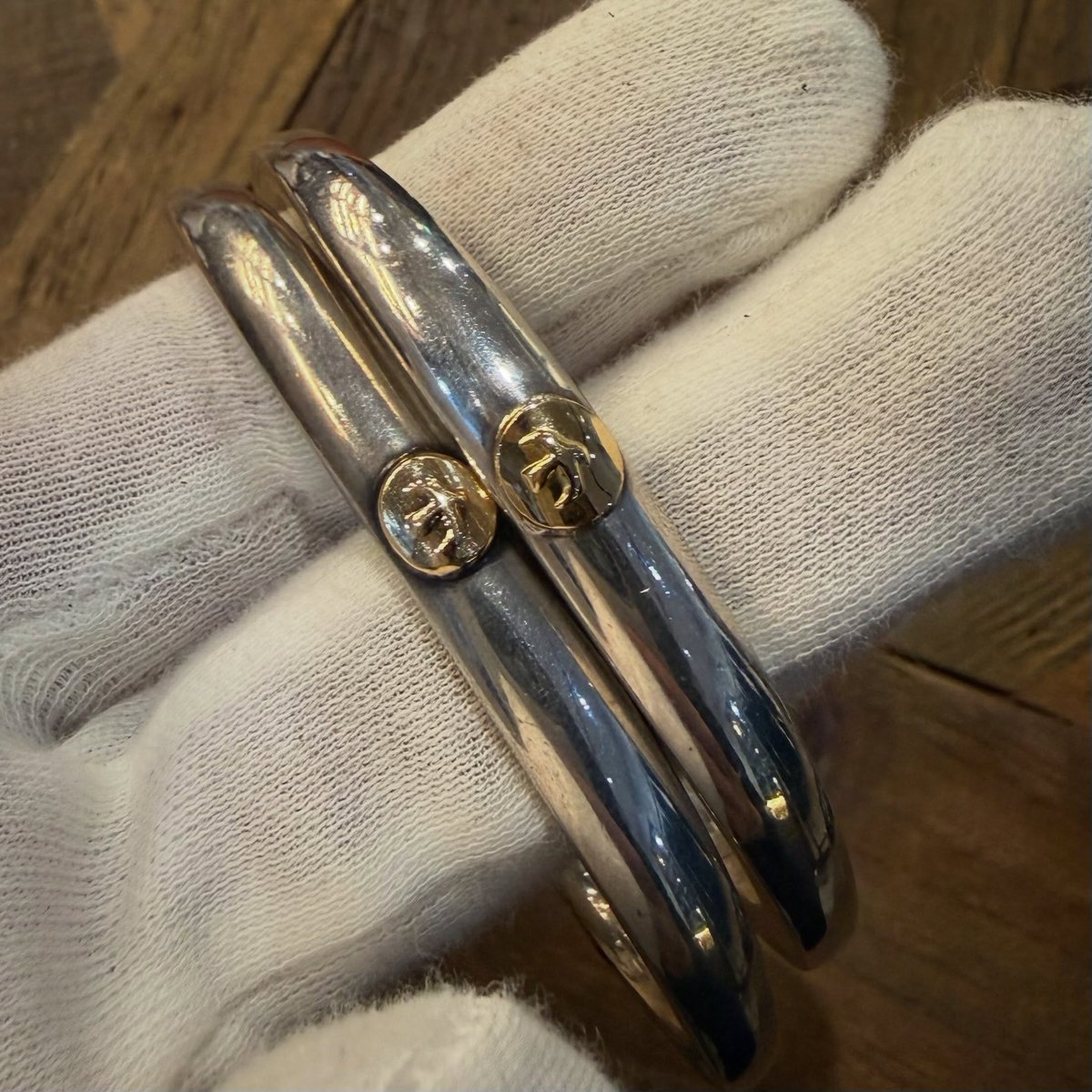 usedshop_wave's tweet photo. •
【Recommended Item】
goro's OLDイーグル顔ブレス S 美中古品 ¥2,800,000-(taxin)
goro’s OLDイーグル顔ブレス M 美中古品 ¥2,900,000-(taxin)
※全てのgoro'sの商品にWAVE新ギャランティーカード付属。
・
木村拓哉氏が着用されている事でも有名なOLDイーグル顔ブレスです。... https://t.co/ta9JqBDClz
