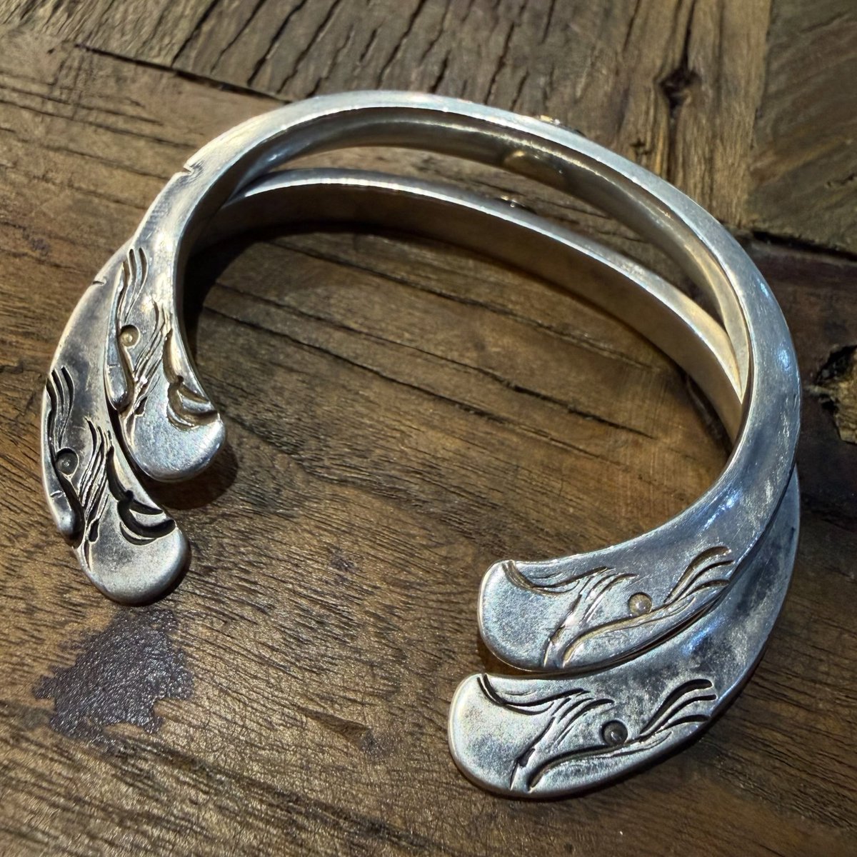usedshop_wave's tweet photo. •
【Recommended Item】
goro's OLDイーグル顔ブレス S 美中古品 ¥2,800,000-(taxin)
goro’s OLDイーグル顔ブレス M 美中古品 ¥2,900,000-(taxin)
※全てのgoro'sの商品にWAVE新ギャランティーカード付属。
・
木村拓哉氏が着用されている事でも有名なOLDイーグル顔ブレスです。... https://t.co/79oeRg0SxG