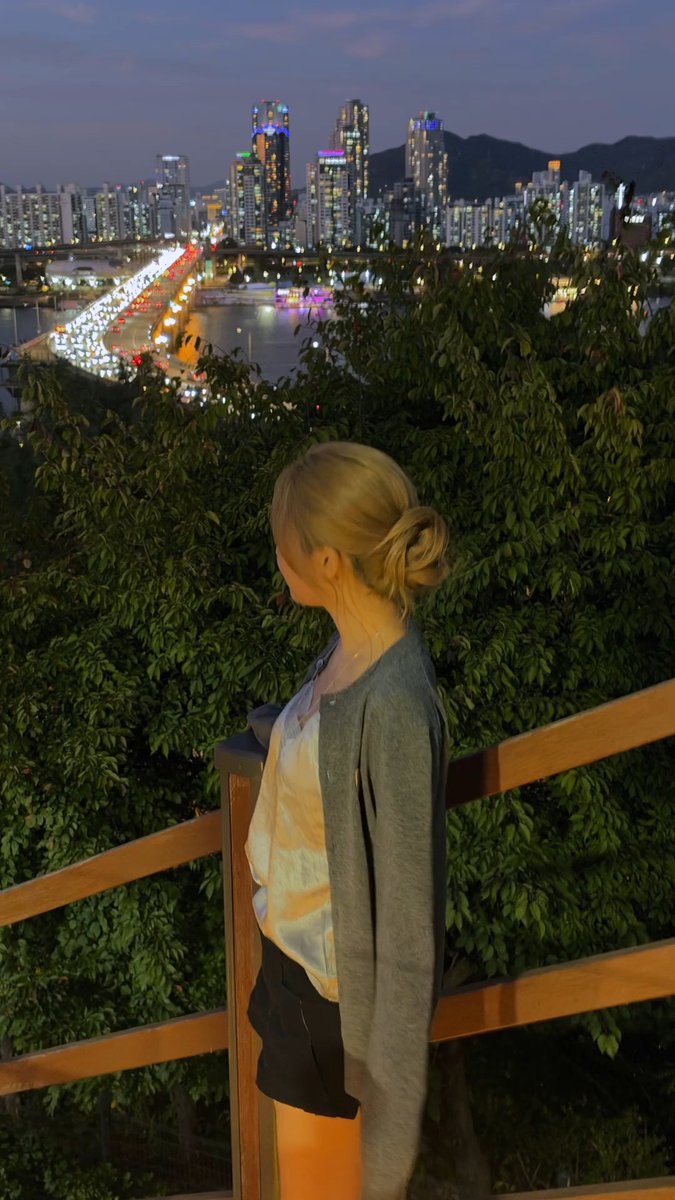 KSGUpdates's tweet photo. Night View Date with #SEULGI

📍 Samseong Sunrise Park
82 Samseong-dong Gangnam-gu Seoul
https://t.co/HIAnSbHMlw

https://t.co/OYXfbXEHEF
#슬기 @RVsmtown https://t.co/8rxc0NhRR8