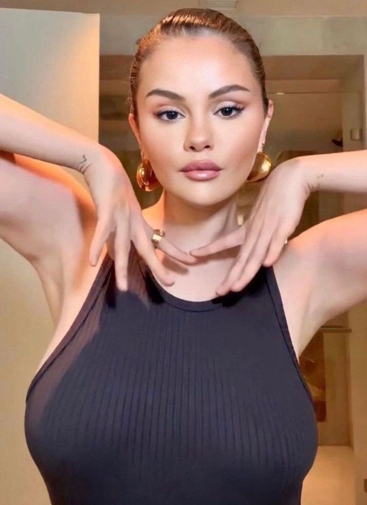 jeje20400's tweet photo. Selena Gomez wishing us a good morning and a good week https://t.co/6DrwXEbmkt