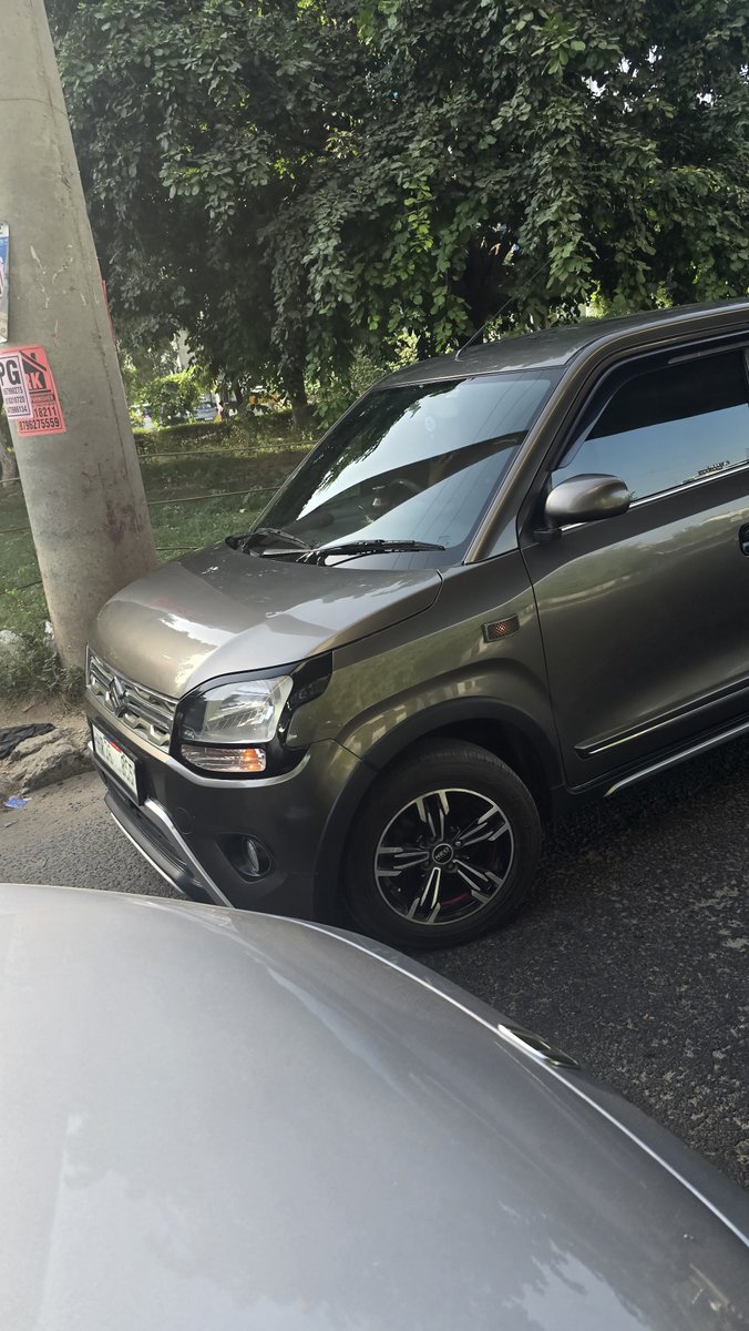 ashishc_arch's tweet photo. @TrafficGGM @police_haryana @IGtraffic_hry @DGPHaryana state of lawlessness in #haryana under @cmohry @NayabSainiBJP 

DATE- 05 OCT 2026

LOCATION- JACARANDA MARG/ NH48 SLIP ROAD

TIME- 0800 HOURS

INCIDENT- 

1. Vehicle HR36AJ8551 being driven on wrong side challenged by a young college student Mr.  Taranjot Singh & assisted by me on him being doing this alone & helplessly

2. Vehicle owner being an arrogant guy refused to budge & reverse. Instead became aggressive & blocked traffic for over 10 minutes.

3. On being confronted again and police being called, he became abusive & tried phyically assaulting me & Taranjot using a stick kept in d car. Thankfully he was not able to as we took enough photos of him.

4. Police refused to come asking us complainants to come to police station & lodge complaint & more interested in getting Google location on watsapp.

5. On seeing huge ruckus vehicle driver of HR36AJ8551 fled d spot driving aggressively towards IFFCO Chowk.

6. Police came 25-30 minutes later only to take nl action and advising us to visit police station & lodge complaint.

7. Vehicle HR36AJ8551 had a faulty number plate, driving on wrong side, had black tints, police sticker on number plate, driving on wrong side and 

It shows how deep-rooted d problem of bad policing & traffic enforcement under @TrafficGGM
@gurgaonpolice @police_haryana.