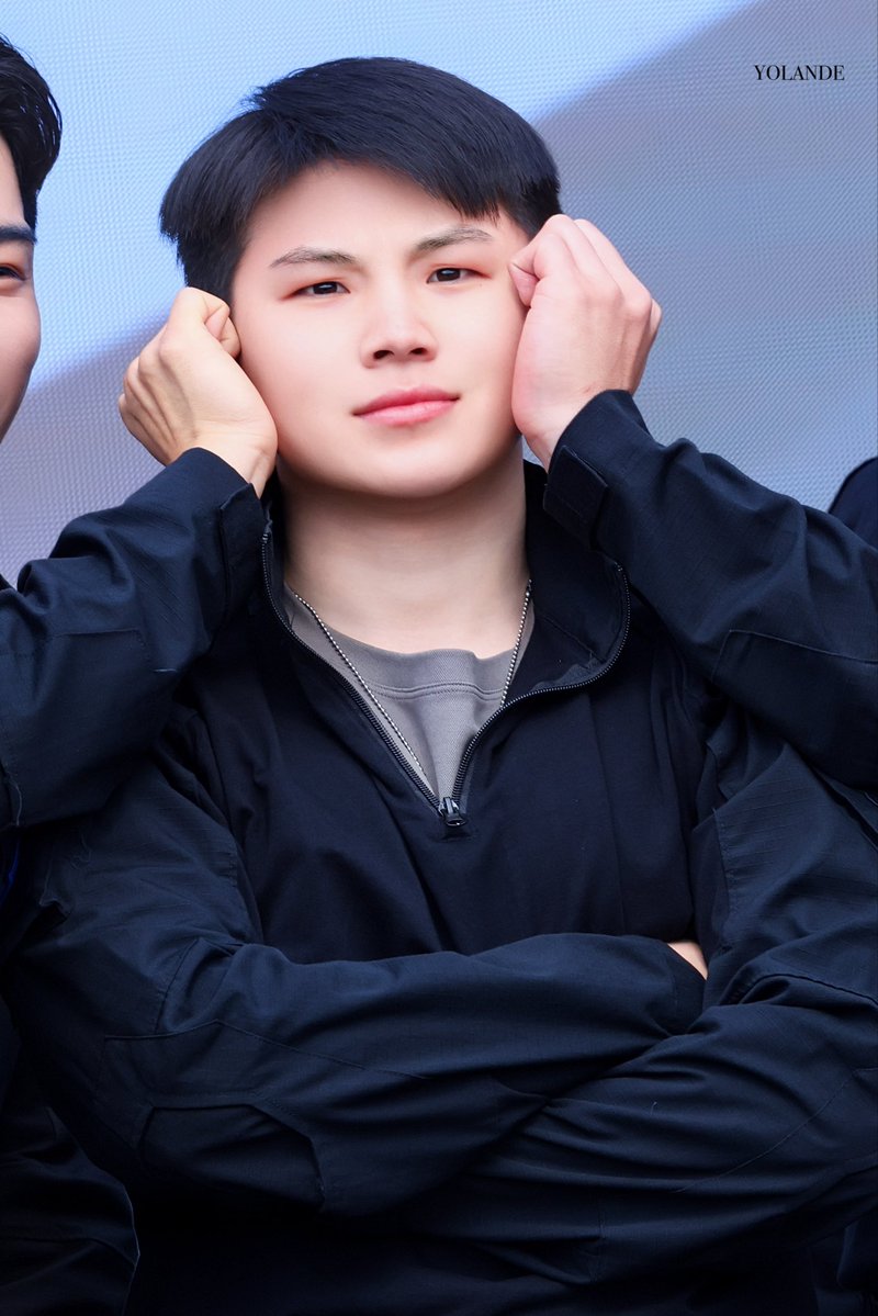 Svt_yolande's tweet photo. 261005
#세븐틴 #SEVENTEEN #WOOZI #우지 #이지훈 https://t.co/oQonzjIy9H