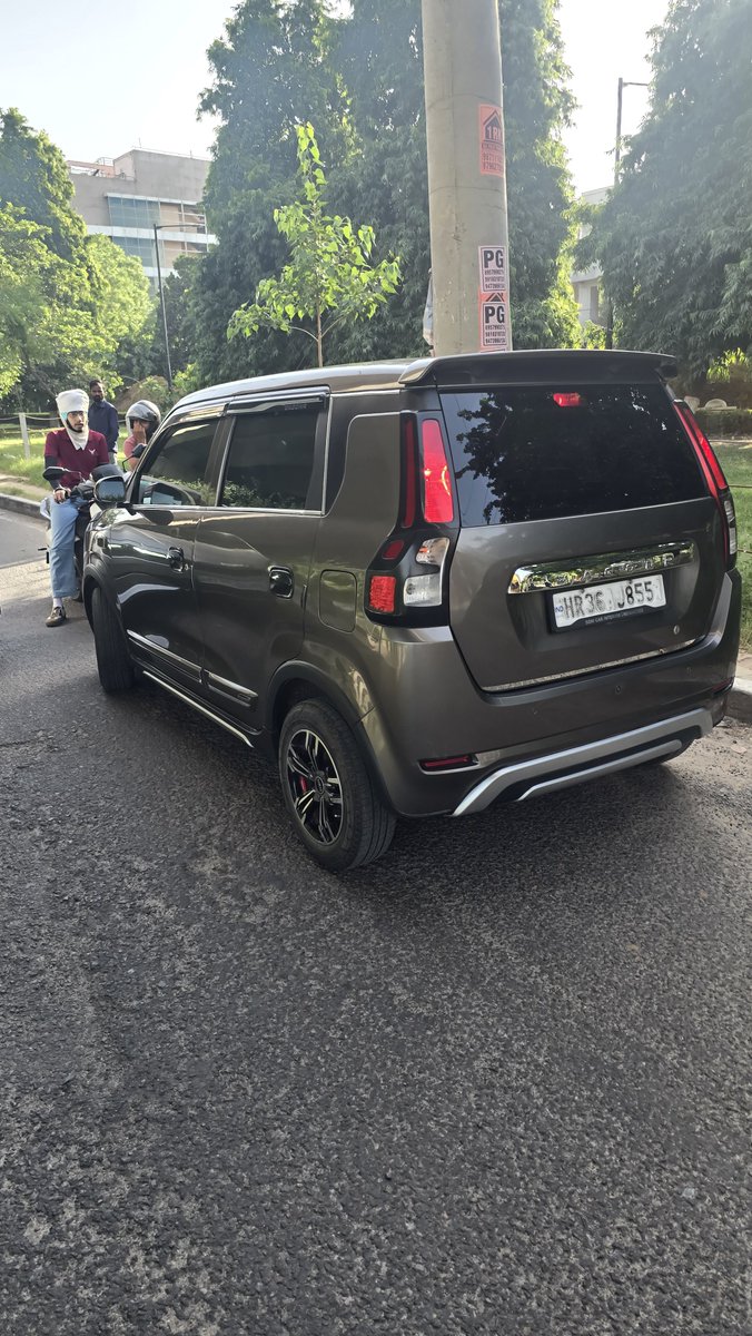 ashishc_arch's tweet photo. @TrafficGGM @police_haryana @IGtraffic_hry @DGPHaryana state of lawlessness in #haryana under @cmohry @NayabSainiBJP 

DATE- 05 OCT 2026

LOCATION- JACARANDA MARG/ NH48 SLIP ROAD

TIME- 0800 HOURS

INCIDENT- 

1. Vehicle HR36AJ8551 being driven on wrong side challenged by a young college student Mr.  Taranjot Singh & assisted by me on him being doing this alone & helplessly

2. Vehicle owner being an arrogant guy refused to budge & reverse. Instead became aggressive & blocked traffic for over 10 minutes.

3. On being confronted again and police being called, he became abusive & tried phyically assaulting me & Taranjot using a stick kept in d car. Thankfully he was not able to as we took enough photos of him.

4. Police refused to come asking us complainants to come to police station & lodge complaint & more interested in getting Google location on watsapp.

5. On seeing huge ruckus vehicle driver of HR36AJ8551 fled d spot driving aggressively towards IFFCO Chowk.

6. Police came 25-30 minutes later only to take nl action and advising us to visit police station & lodge complaint.

7. Vehicle HR36AJ8551 had a faulty number plate, driving on wrong side, had black tints, police sticker on number plate, driving on wrong side and 

It shows how deep-rooted d problem of bad policing & traffic enforcement under @TrafficGGM
@gurgaonpolice @police_haryana.