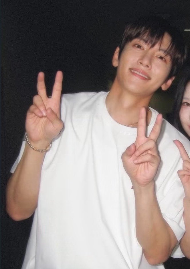 dearzzangwook's tweet photo. 남자는 기본티 https://t.co/M1A50Dcoas