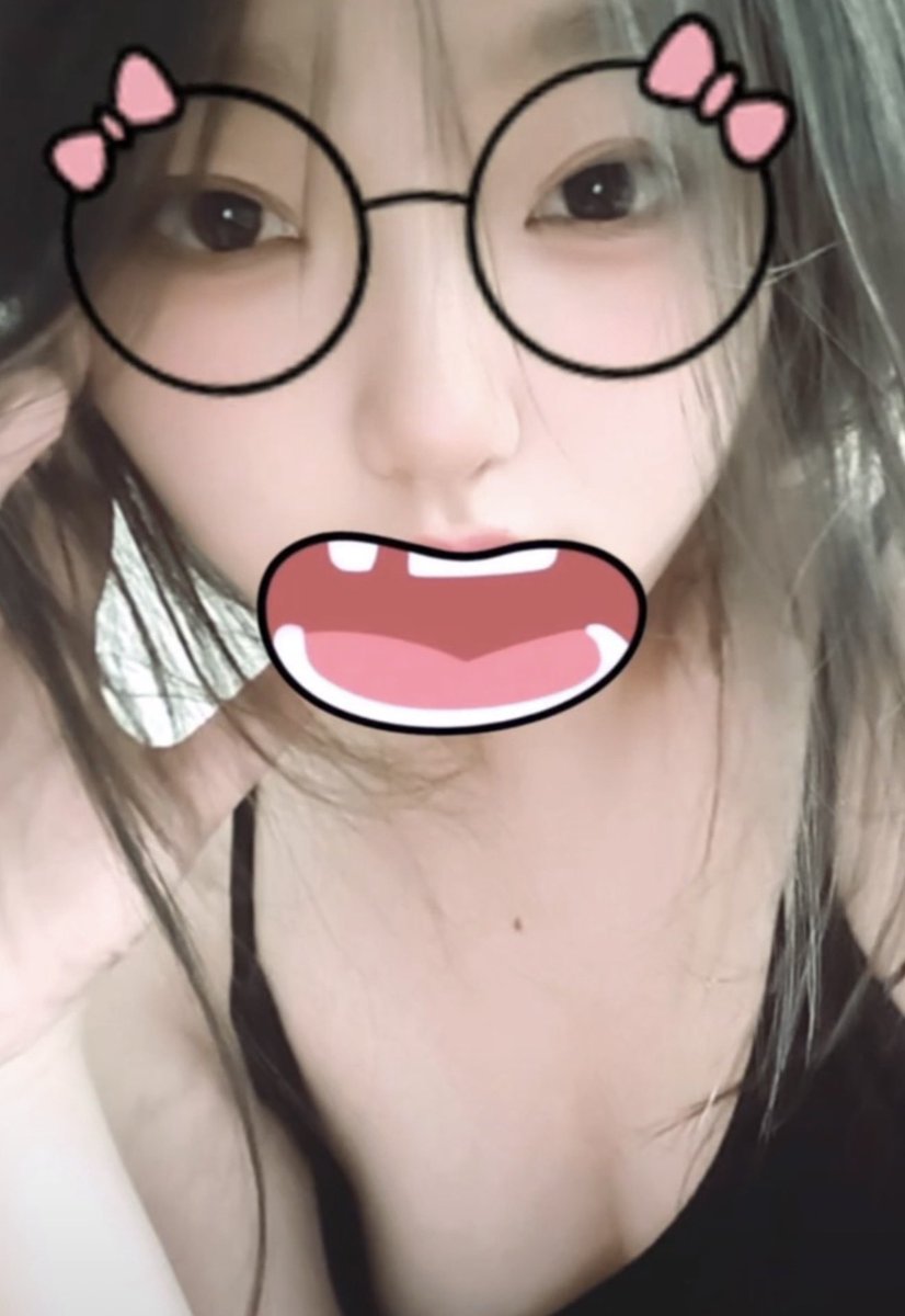 cszrdb's tweet photo. 极限二选一，女友还是炮友姐姐，难道真是操多了，对自己对象一点感觉没有了快？ https://t.co/lNU7tCQtPo