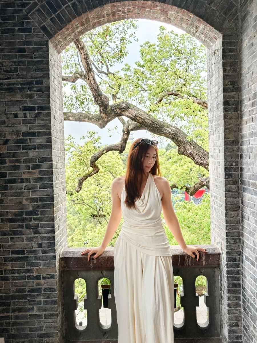 cszrdb's tweet photo. 极限二选一，女友还是炮友姐姐，难道真是操多了，对自己对象一点感觉没有了快？ https://t.co/lNU7tCQtPo