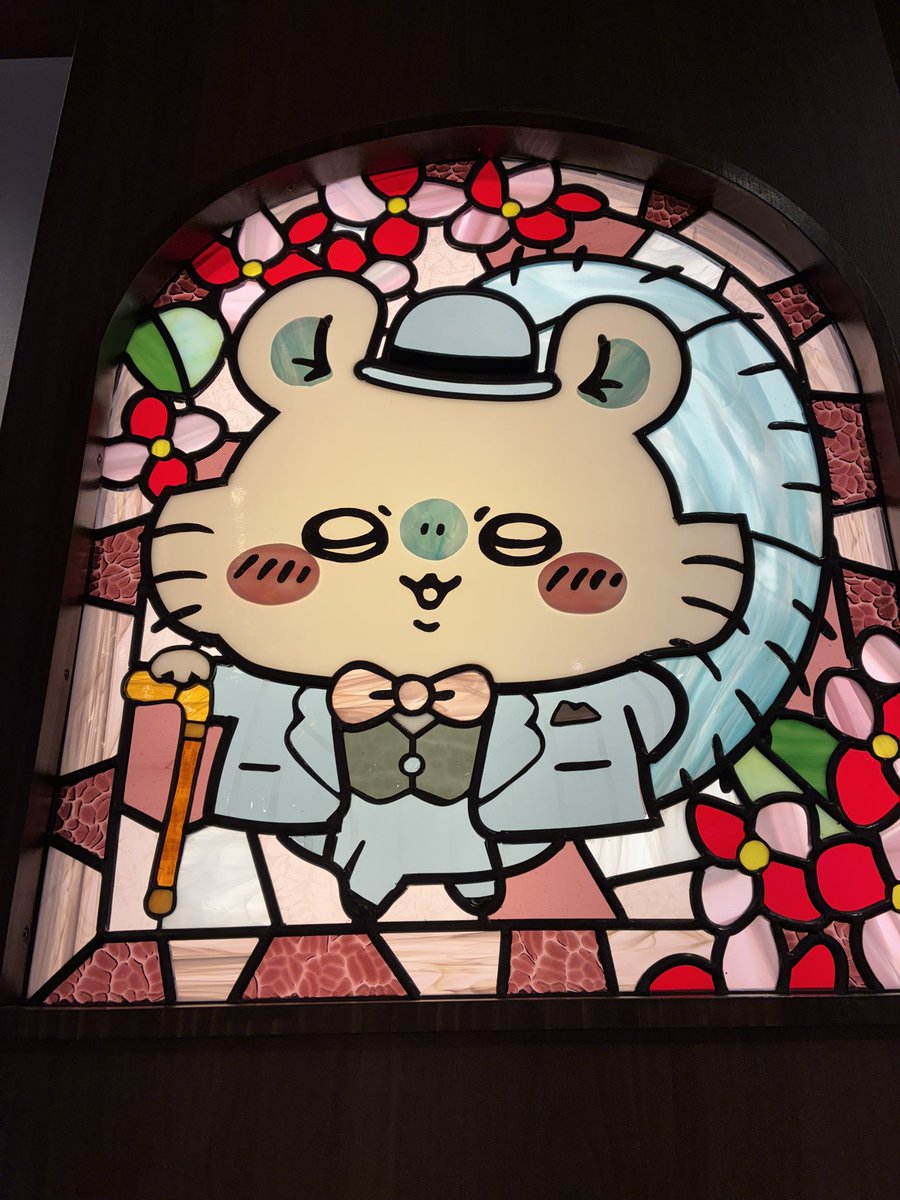 tw6vxp02's tweet photo. 北海道旅行でのちいかわ
ステンドグラス風な皆が可愛すぎた😳 https://t.co/XKCaYQi5SF