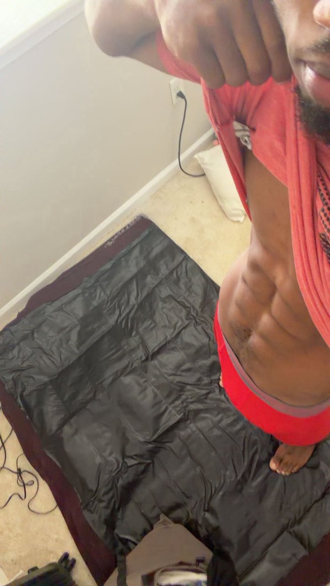 lowkeyethh's tweet photo. #yn #abs #toes #black https://t.co/ziF8WLn1zl