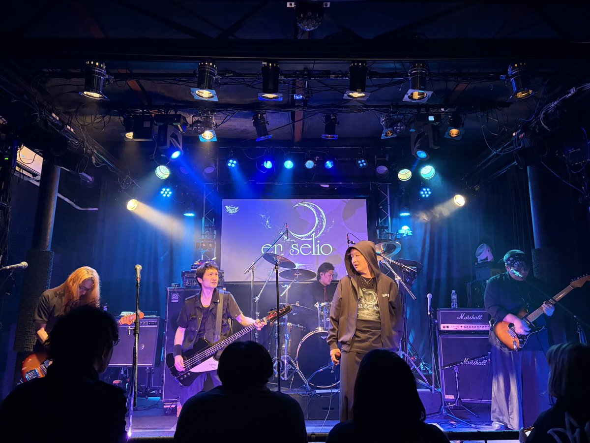 ungeigei's tweet photo. #VisualRavenNight
#VRN
#enselio
#LUNASEA
vocalの方が変わってからは初でしたー
1曲目で???ってなったエセSLAVEで曲何か聞いてしまいごめんなさい…ってくらい、1-3曲目は、コアなファン向けのセトリでした!
しばらく充電されるとのこと…
観ていて、かなりのルナシー愛が伝わりました🌕🌊 https://t.co/xOLnWgZSDH