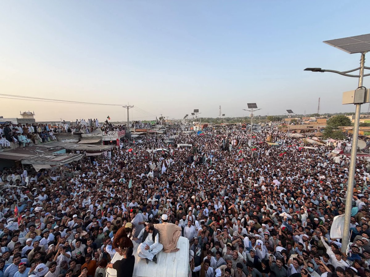 Khane804's tweet photo. یہ سٹارٹ تھا میں ابھی سن رہا ہوں کہ کچھ ٹاؤٹ چھوڑ دئیے گئے ہیں کہ لوگ نہیں آئے https://t.co/ztKKXjnEdF