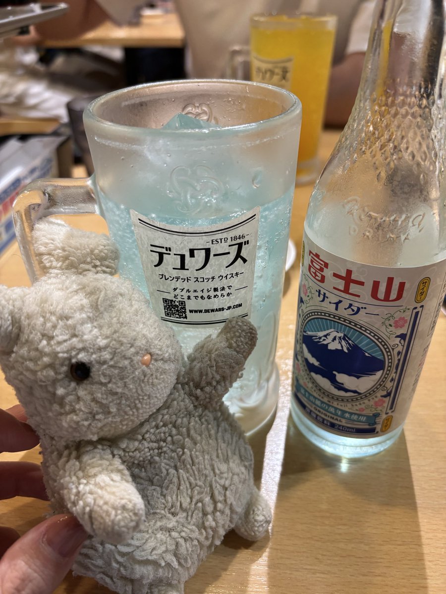 peachchild0925's tweet photo. うさぎのぬいぐるみを探しています

10/4(日)浜松駅から東京駅まで新幹線乗車
21時半頃八重洲北口を出た後、JR東日本の丸の内北口改札付近まで移動、行幸地下ギャラリーを通り東京メトロ千代田線二重橋前駅まで行きました
各所問い合わせしていますが見つかりません

#拡散希望　#ぬい活 https://t.co/HSC7JW2hc7