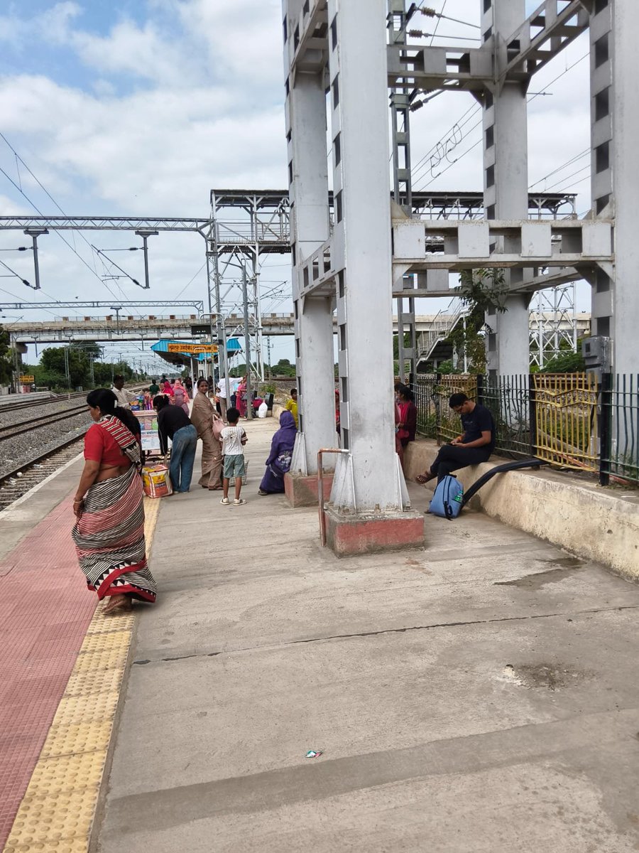 RajeshJ37458151's tweet photo. @AshwiniVaishnaw 
@ppchaudharybjp 
@NWRailways 
@GMNWRailway 
@RailMinIndia 
सुमेरपुर से दो मेम्बर्स जेड आर यू यू सी एक डी आर यू सी के होने पर भी सुनवाई नहीं होती हैं सरकार के तमाम निर्वाचित सदस्य सता पक्ष के होने के बाद भी सिनियर सिटीजन की ओर ध्यान नहीं दिया जाता है रेलवे sjwb https://t.co/JGiewt1P4M