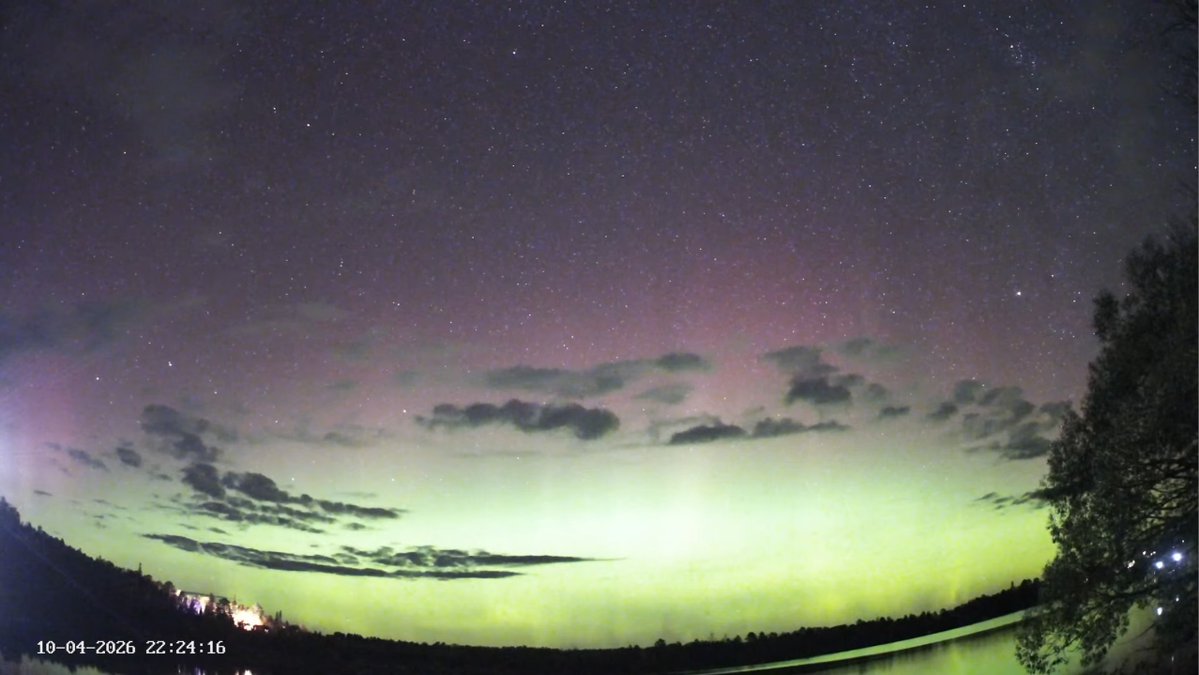 atmo_alex's tweet photo. Attention folks at high latitudes and upper mid latitudes: Periodic substorming is ongoing and the northern lights are beginning to get brighter and drift further south! Get outside if you can since these are likely naked eye visible!! #wxtwitter #aurora https://t.co/LNadO3q0G1