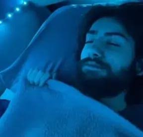 JinoBeats's tweet photo. How Doggie sleeping knowing he verified that shi https://t.co/9n1DPYm1bf
