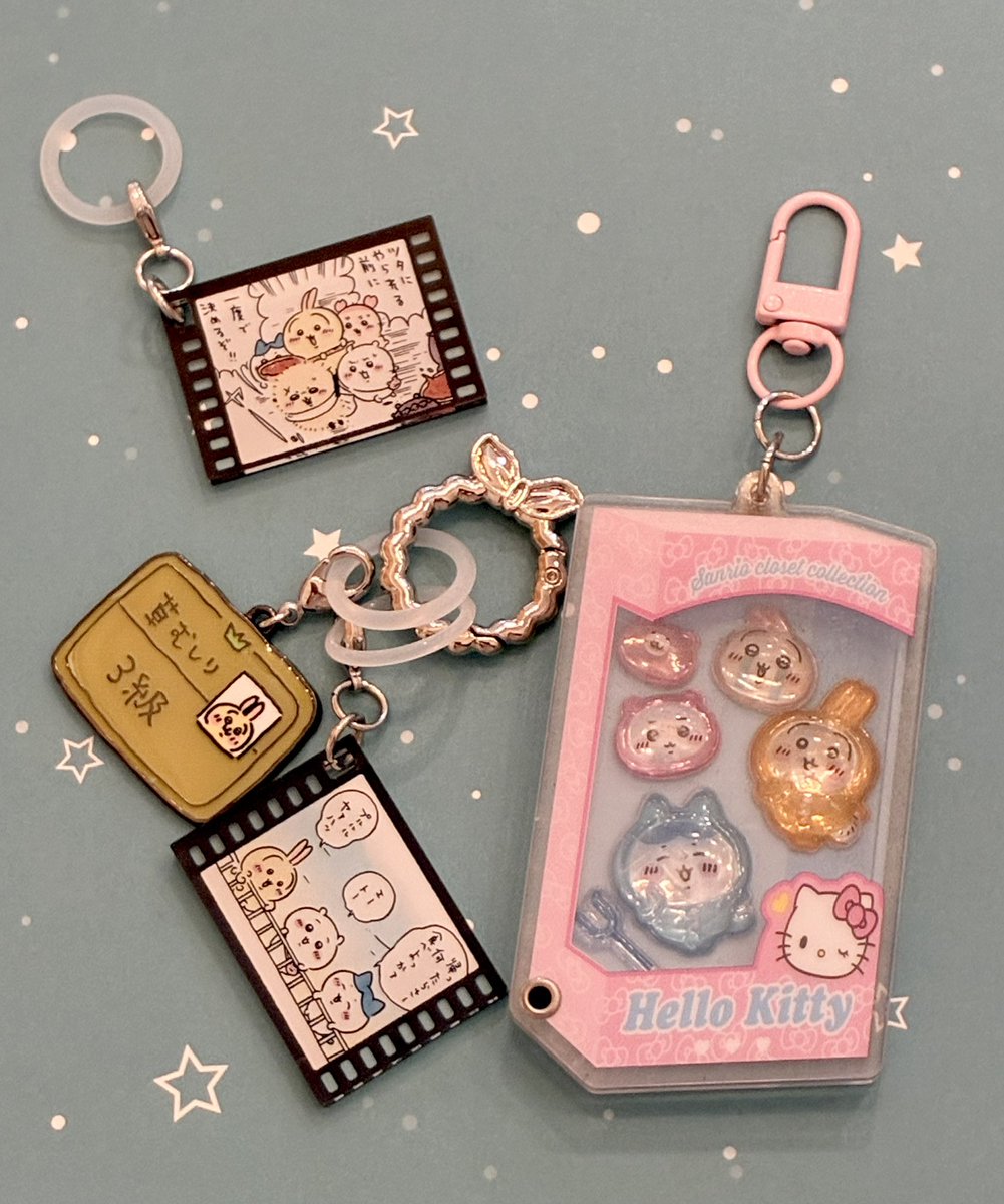 suou_iroiro's tweet photo. 右のやつのキーチェーンが切れたので、他のキーチェーンも取り替えたり目印アクセみたいに改造した
真ん中のカラビナ？はお店で見た時に「これは…フタバだ〜」と気に入って使ってる
#ちいかわ https://t.co/2SmDutypr2