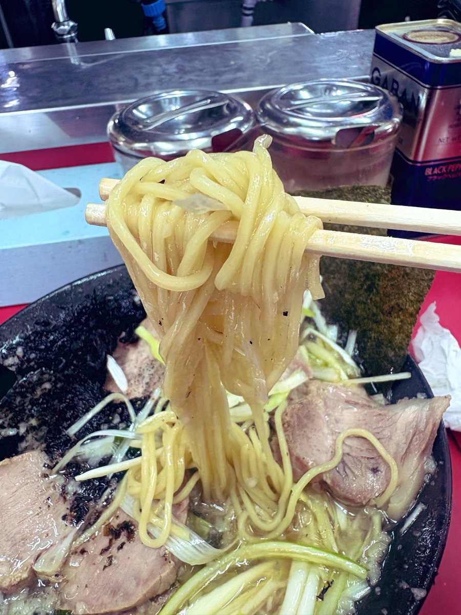 mkt_zhen's tweet photo. 昨日は筑波山までツーリング🏍️
ラーメンショップ牛久結束店に行きたかったけど、混んでるのは目に見えてるのでこちらの姉妹店へ。
まぁ、こっちも当然混んでますわな😂お昼時だったし人気店だし。

全���乗せラーメンをいただきました🍜
美味かった〜〜‼️😍 https://t.co/dvz1jc8KxW