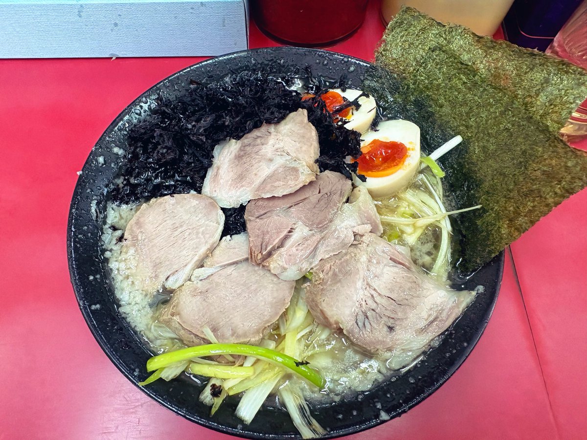 mkt_zhen's tweet photo. 昨日は筑波山までツーリング🏍️
ラーメンショップ牛久結束店に行きたかったけど、混んでるのは目に見えてるのでこちらの姉妹店へ。
まぁ、こっちも当然混んでますわな😂お昼時だったし人気店だし。

全���乗せラーメンをいただきました🍜
美味かった〜〜‼️😍 https://t.co/dvz1jc8KxW