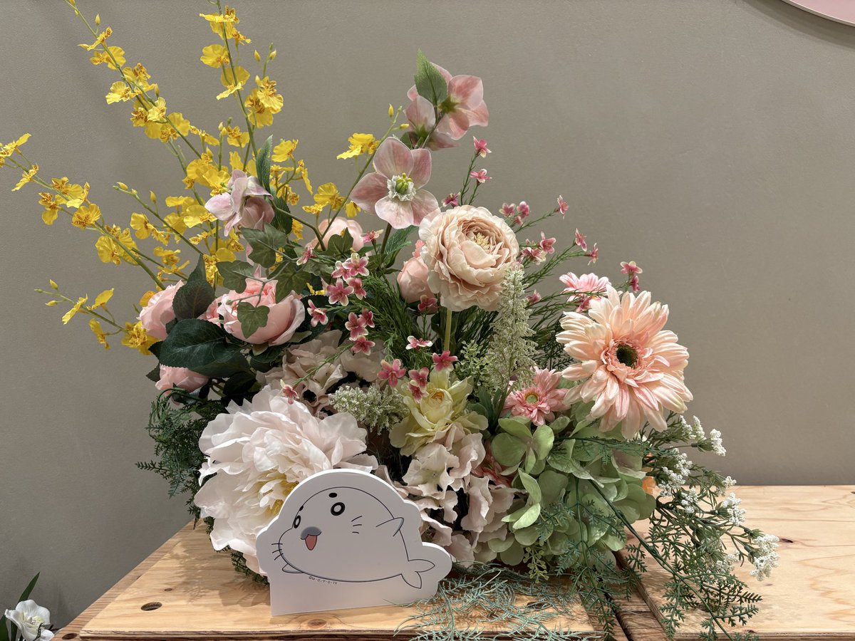 tsutsunori's tweet photo. 新宿のMOFUMOFU GOMACHAN CAFE行ってきた！
店内の色んなところにちっちゃいゴマちゃんいてとても可愛かったです。
ブルースカッシュフロートは甘すぎず美味しかったです😋
ラテプリコーヒー以外もやって〜！コーヒー大嫌いだから注文出来ないよ〜😭😭  #少年アシベ  #ゴマちゃん https://t.co/MxFpn0NeCf