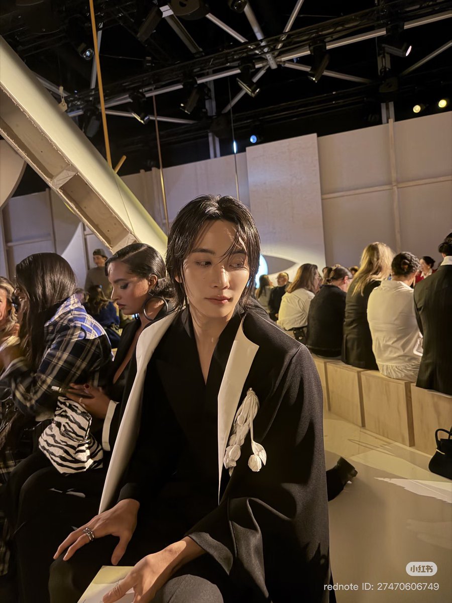 hanniethinker04's tweet photo. 261005 #JEONGHAN #정한  jeonghaniyoo_n xhs post https://t.co/xQFCrIfNQz