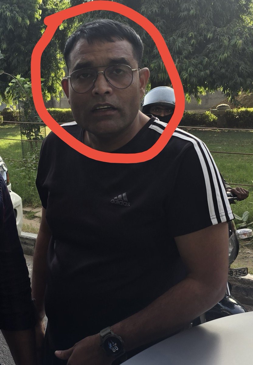 ashishc_arch's tweet photo. The shameless vehicle owner of HR36AJ8551 under total lack of administrarion of @TrafficGGM @police_haryana @DGPHaryana @IGtraffic_hry @cmohry @csharyana @DC_Gurugram . Such a shame that criminals think they can get away wid anything &amp; everything. https://t.co/jGtv2QKvWG