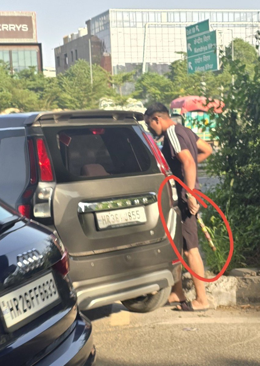 ashishc_arch's tweet photo. The shameless vehicle owner of HR36AJ8551 under total lack of administrarion of @TrafficGGM @police_haryana @DGPHaryana @IGtraffic_hry @cmohry @csharyana @DC_Gurugram . Such a shame that criminals think they can get away wid anything &amp; everything. https://t.co/jGtv2QKvWG