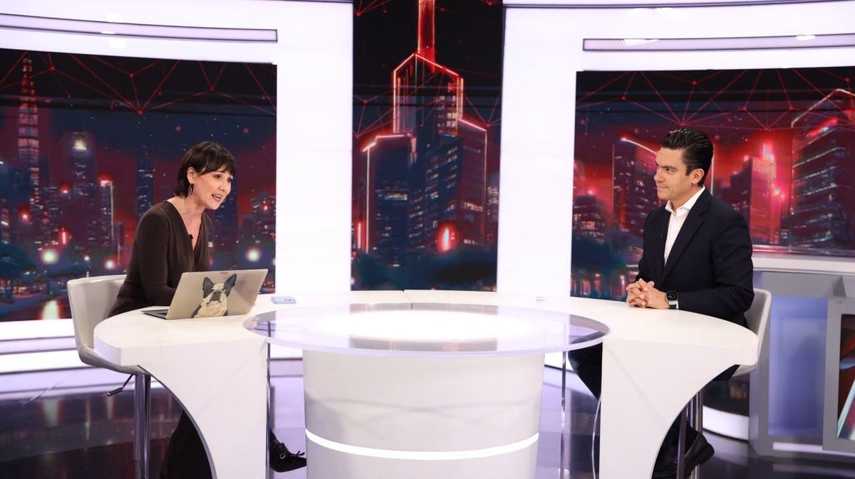 JorgeRoHe's tweet photo. Gracias, @monicagarzag, por la invitación a #SalaDeGuerra.

Platicamos sobre lo que viene para México rumbo a 2027, los retos que tenemos por delante y, sobre todo, por qué desde hoy tenemos que estar listos para dar la batalla por nuestro país. 🇲🇽

#PatriaFamiliaYLibertad https://t.co/OLw3UlP6nD